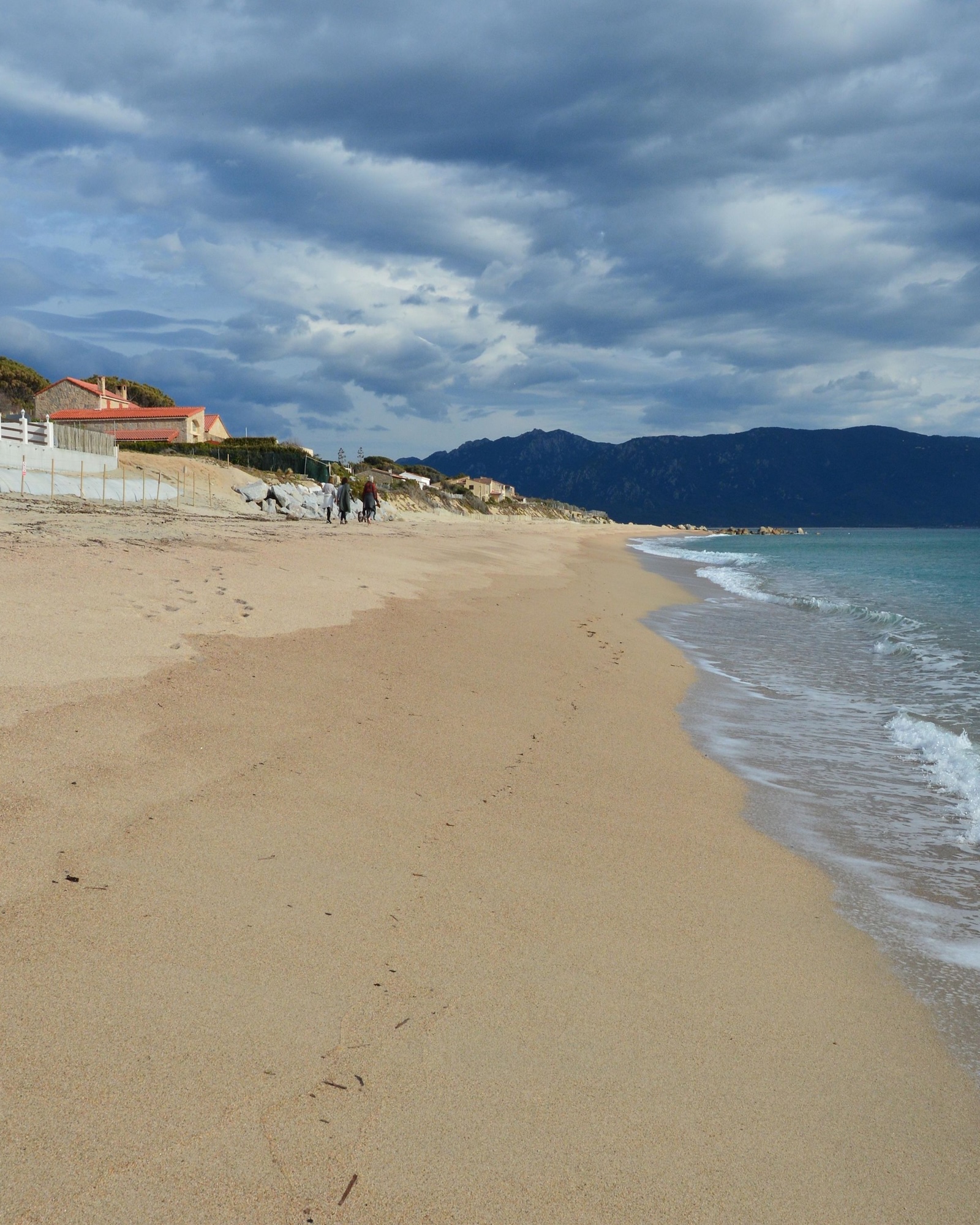Grande Plage de Jard-sur-Mer devant la Villa Les Oyats, sable et ciel de fin de journée