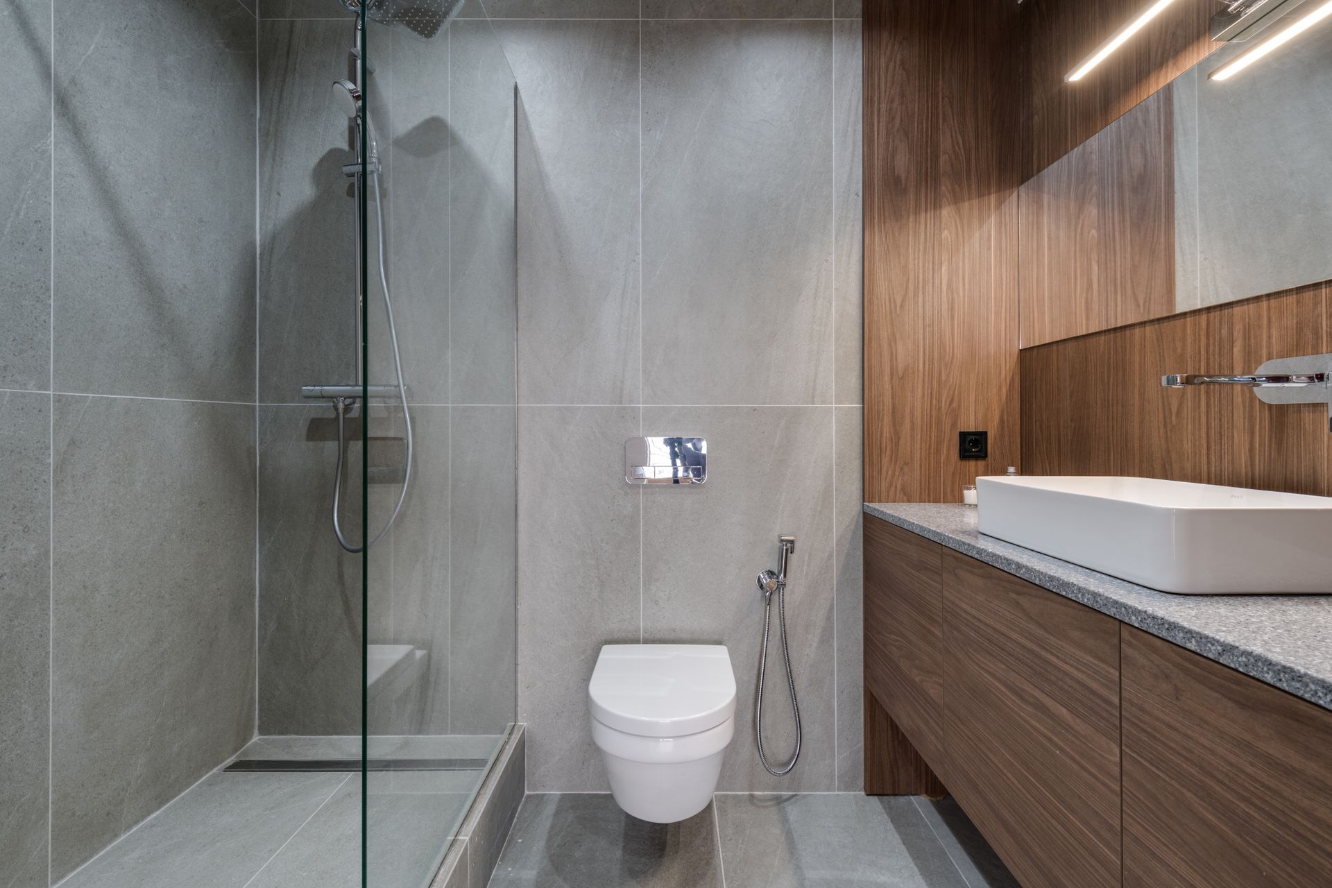 Salle de bain de la Villa Les Oyats, double vasque et lumière naturelle